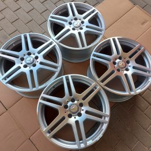 Mercedes Klasse W 212 4Matic Modelle Original AMG Felgen viermal 8,5 J x 18 Zoll Felgen